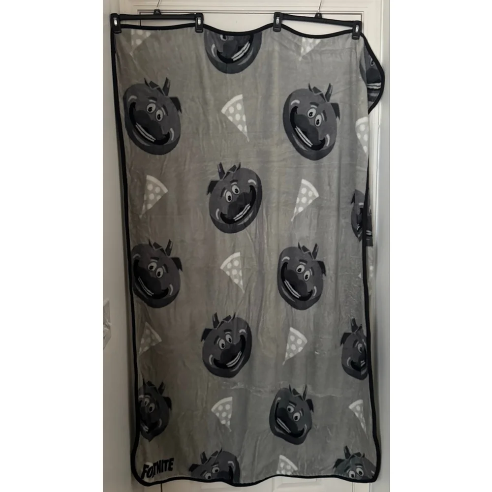 Fortnite Gray & White Tomatohead 45X60 Blanket